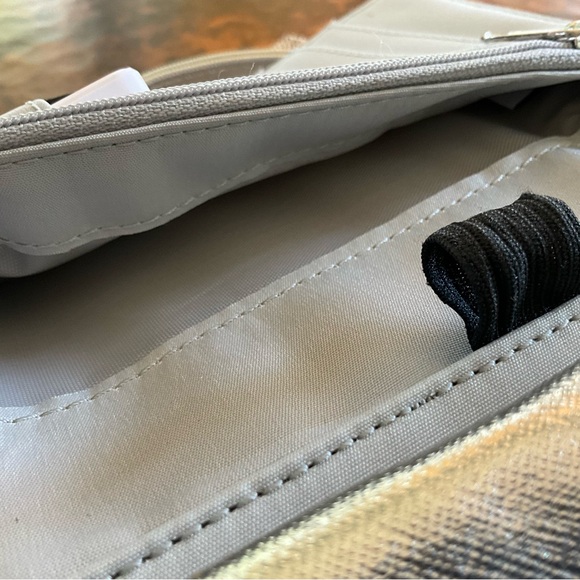 Liz Claiborne Crossbody - Picture 7 of 11